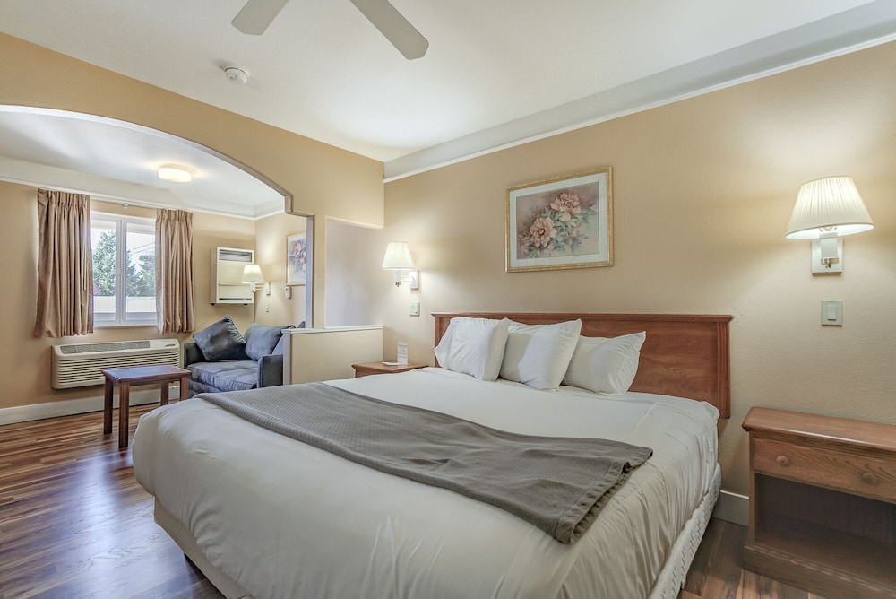 Shasta Pines Motel & Suites - photo 29