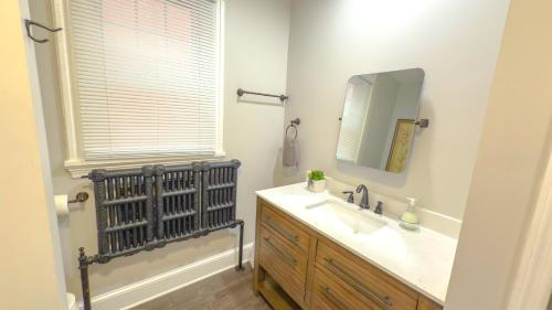The Rustic Home Albany NY 3 Bedroom Private Second Floor Apartment