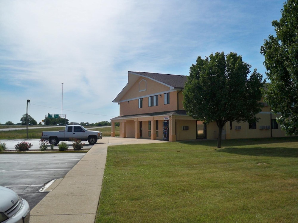 Economy Inn Wentzville - photo 36