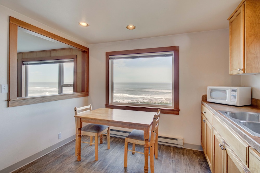 Ester Lee Oceanview Inn - photo 55