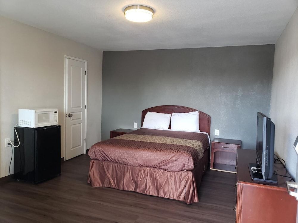 Classic Inn & Suites - photo 13