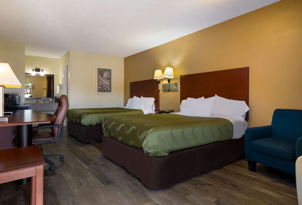 Econo Lodge Brownsville - photo 16