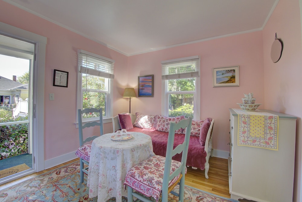Secret Garden Inn and Cottages - photo 38