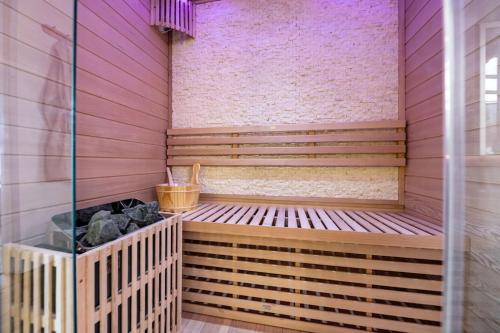 Appartement spa : O'Spa Zen Jacuzzi Sauna Terrasse — 4-Star Luxury Hotel in Ivry-Sur-Seine, France