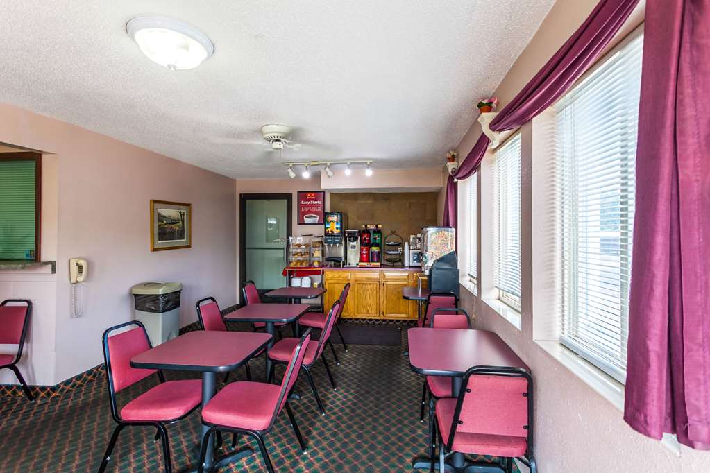 Econo Lodge Lincoln - photo 41