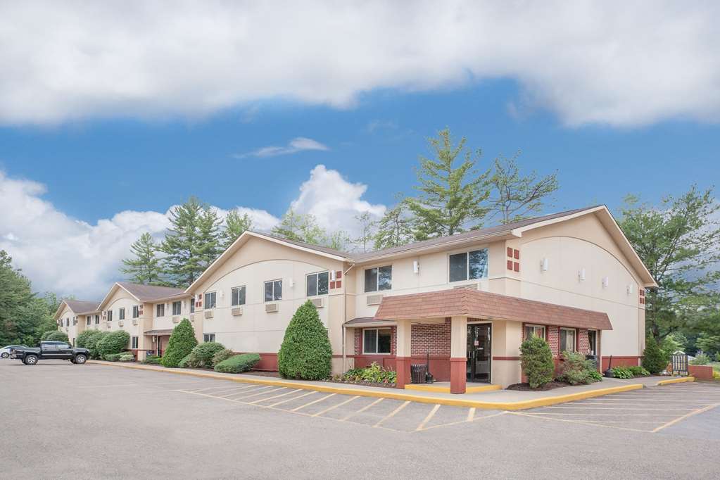 Super 8 by Wyndham Queensbury Glen Falls Lake George Area - featured photo