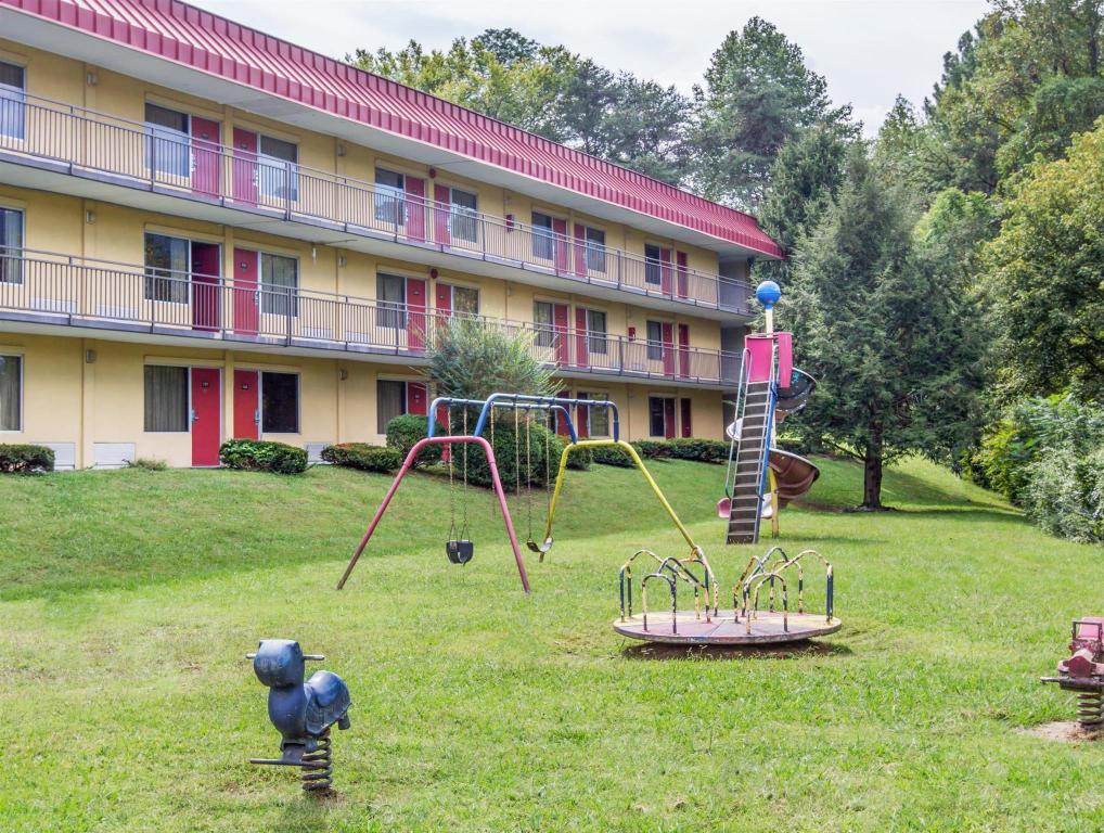 Super 8 by Wyndham Caryville TN - photo 23