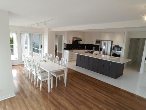 Emperial Suites — North Vancouver — photo 5