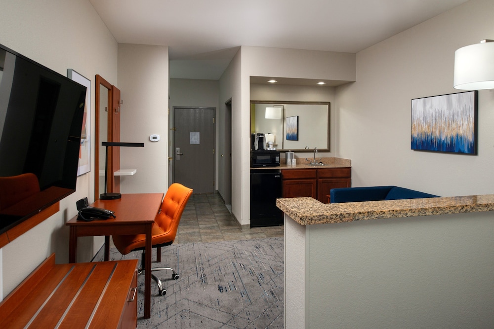 Holiday Inn Express Suites Farmington - photo 26