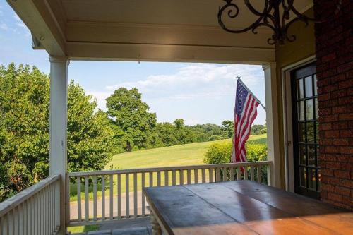 Golf Views Porch Vibes 3mi to Broadway in Nashville, United States