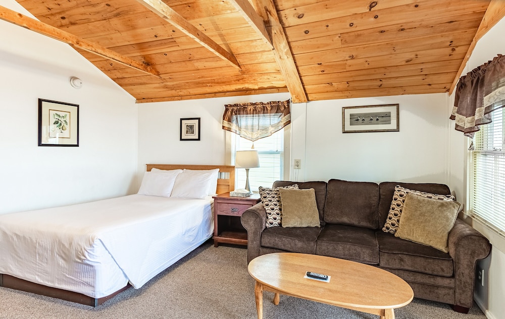 Half Moon Motel & Cottages - photo 12