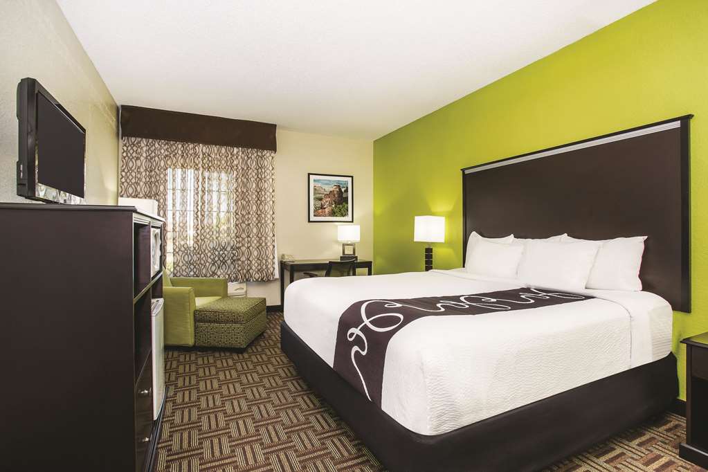 La Quinta Inn & Suites by Wyndham Fruita - photo 13