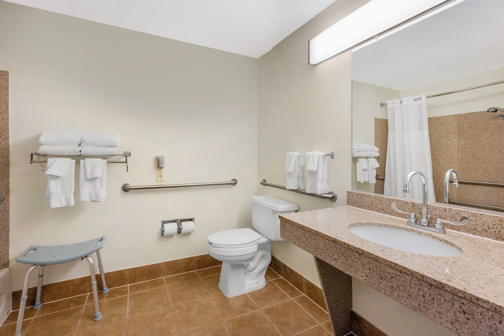 Clarion Pointe Sioux Falls Airport - photo 15