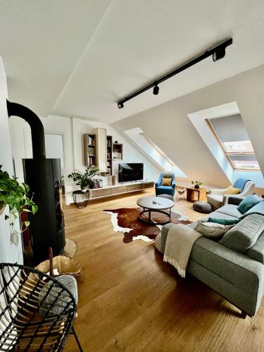 BL The Penthouse 24hr Self Check in 2 Bedrooms Fireplace AC Panoramic View from main Balcony 3 minute walk to City Center — 4-Star Luxury Hotel in Banska Bystrica, Slovakia
