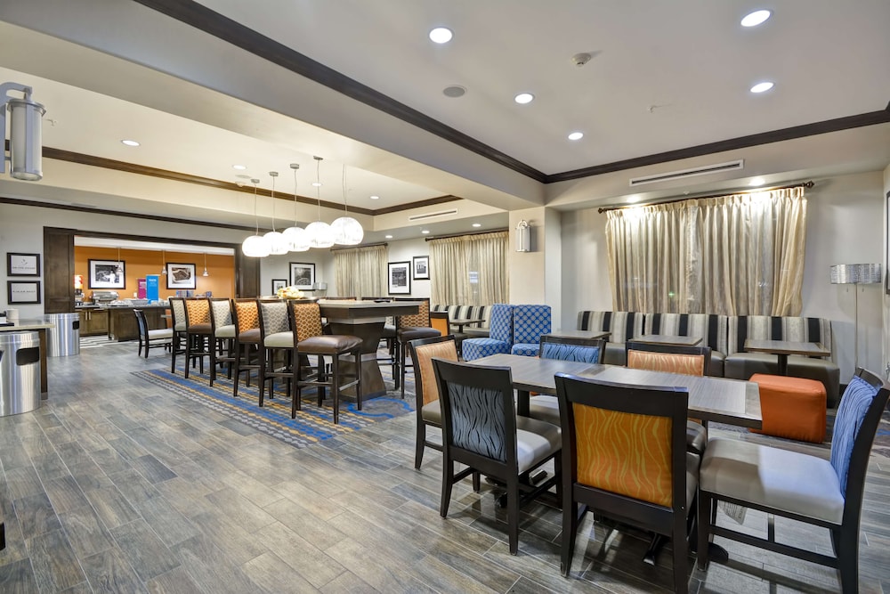 Hampton Inn Kenedy - photo 4
