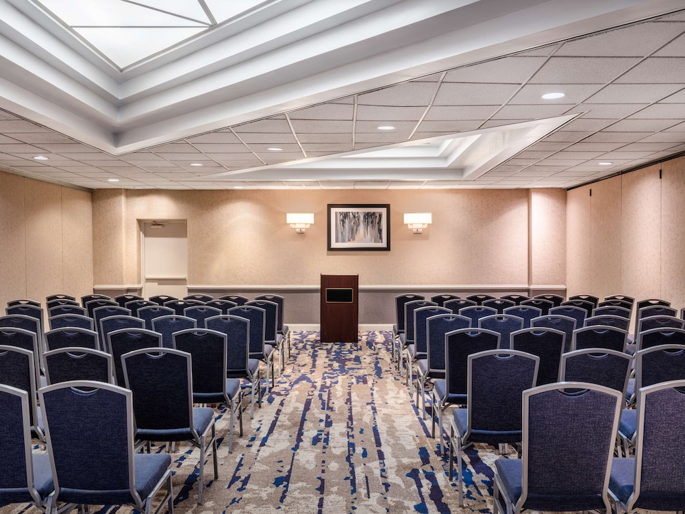 Embassy Suites by Hilton Baltimore Hunt Valley - photo 43