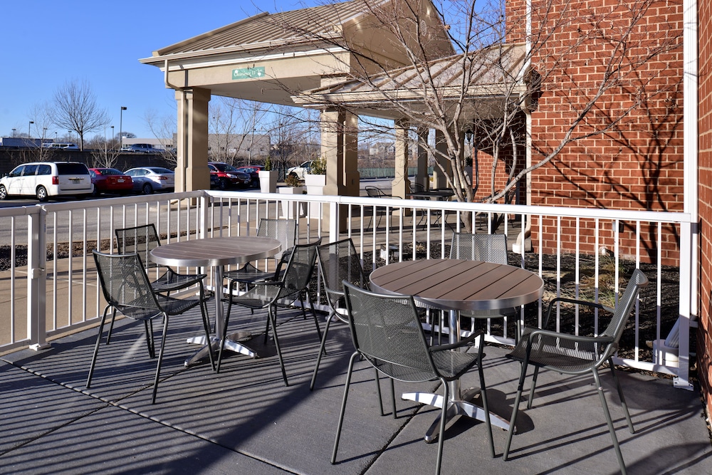 Holiday Inn Express St. Louis West O'Fallon by IHG - photo 46