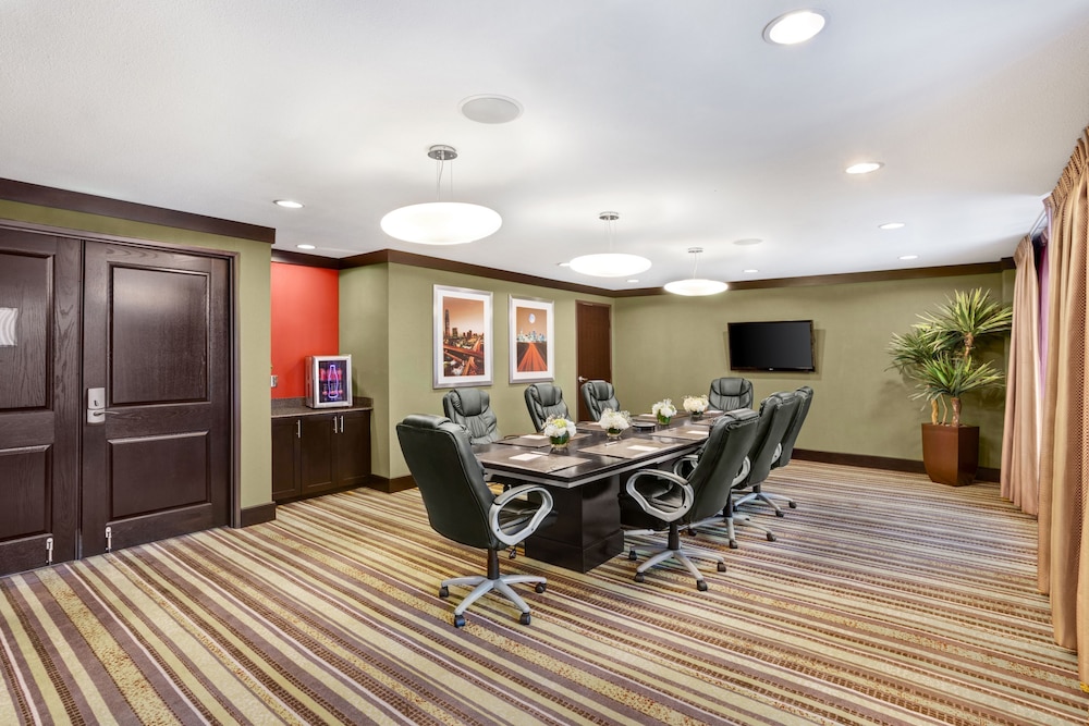 Crowne Plaza Houston Galleria Area by IHG - photo 102