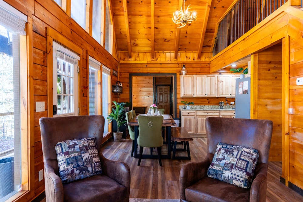 Mountain Majesty By Ghosal Luxury Lodging - photo 24