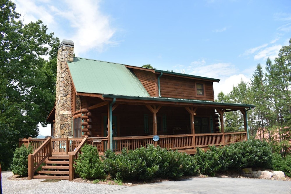 Wisteria Lodge — 4-Star Luxury Hotel in Blue Ridge, United States