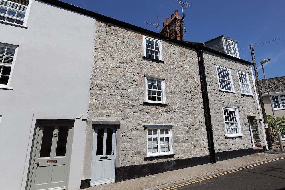 24 Mill Green in Lyme Regis, United Kingdom