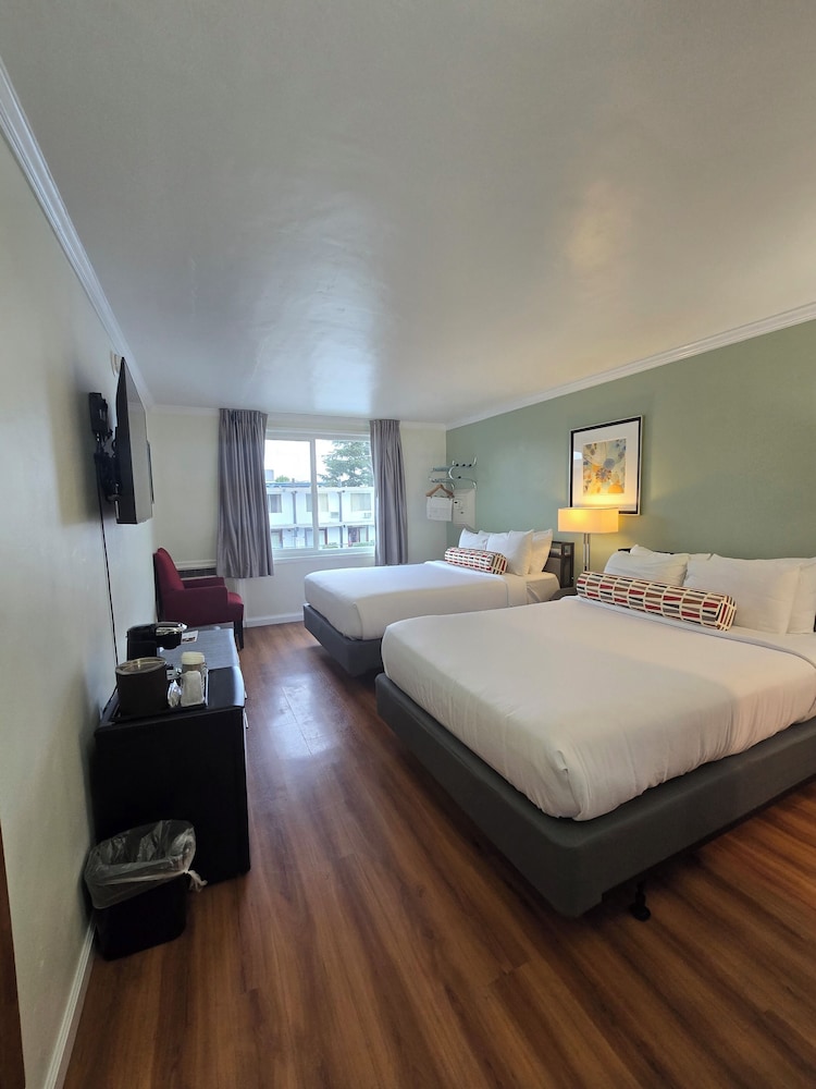 Marina Village Inn - photo 19