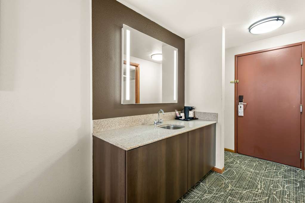 Best Western West Towne Suites - photo 25