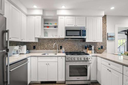 Charming Getaway 1 Block From Beach — Provincetown