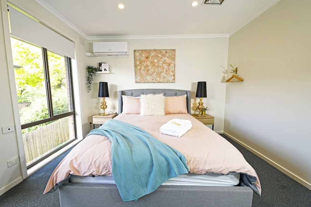 Maroondah 3BR Brick House — 4-Star Luxury Hotel in Ringwood, Australia