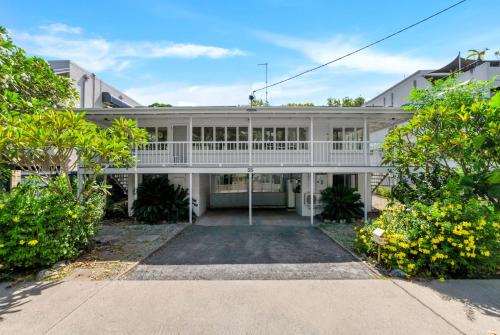 Belle Escapes The Beach House at Yorkeys — 4-Star Luxury Hotel in Yorkeys Knob, Australia