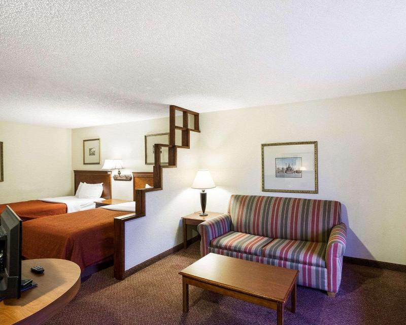 Rodeway Inn & Suites Fiesta Park - photo 20