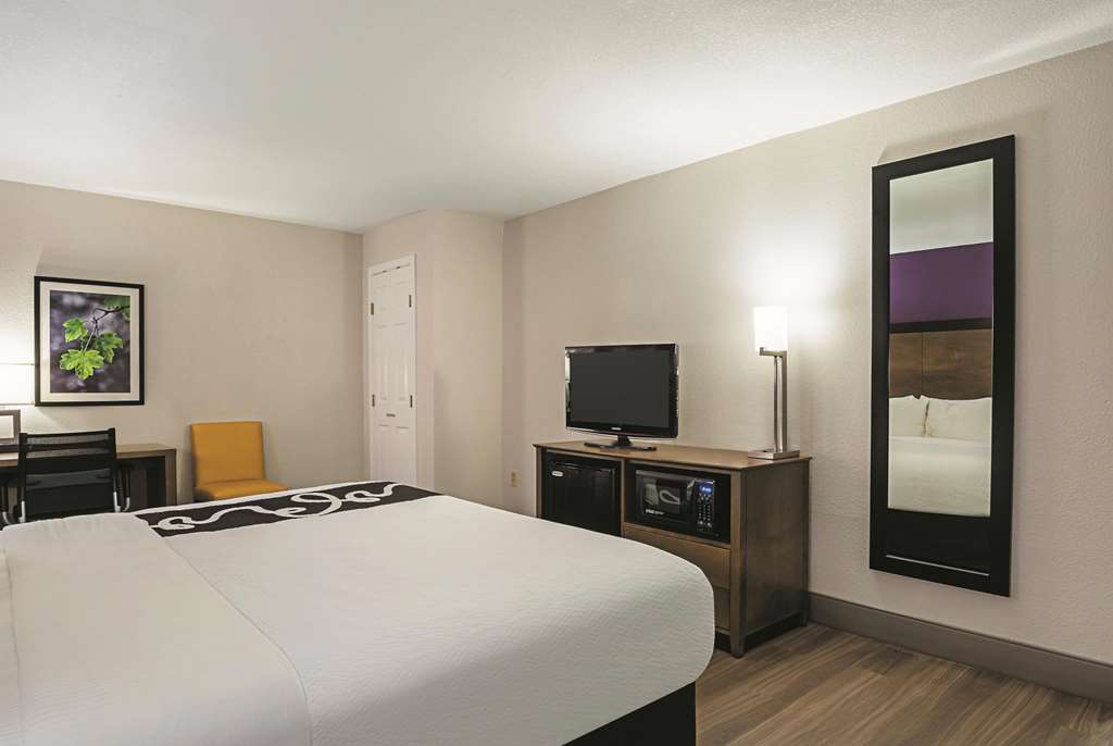 Wingate by Wyndham Galveston Beachfront at the Seawall - photo 25