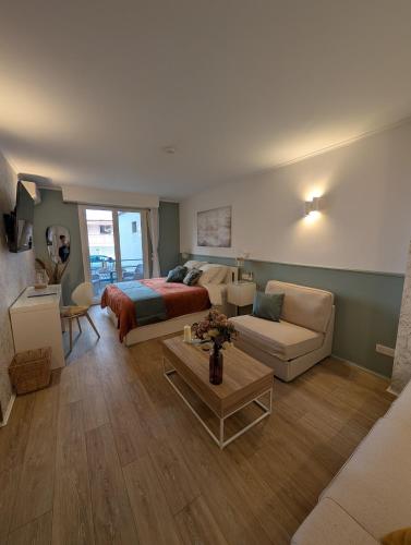 Luxury studio next to beaches and old town Antibes in Antibes, France