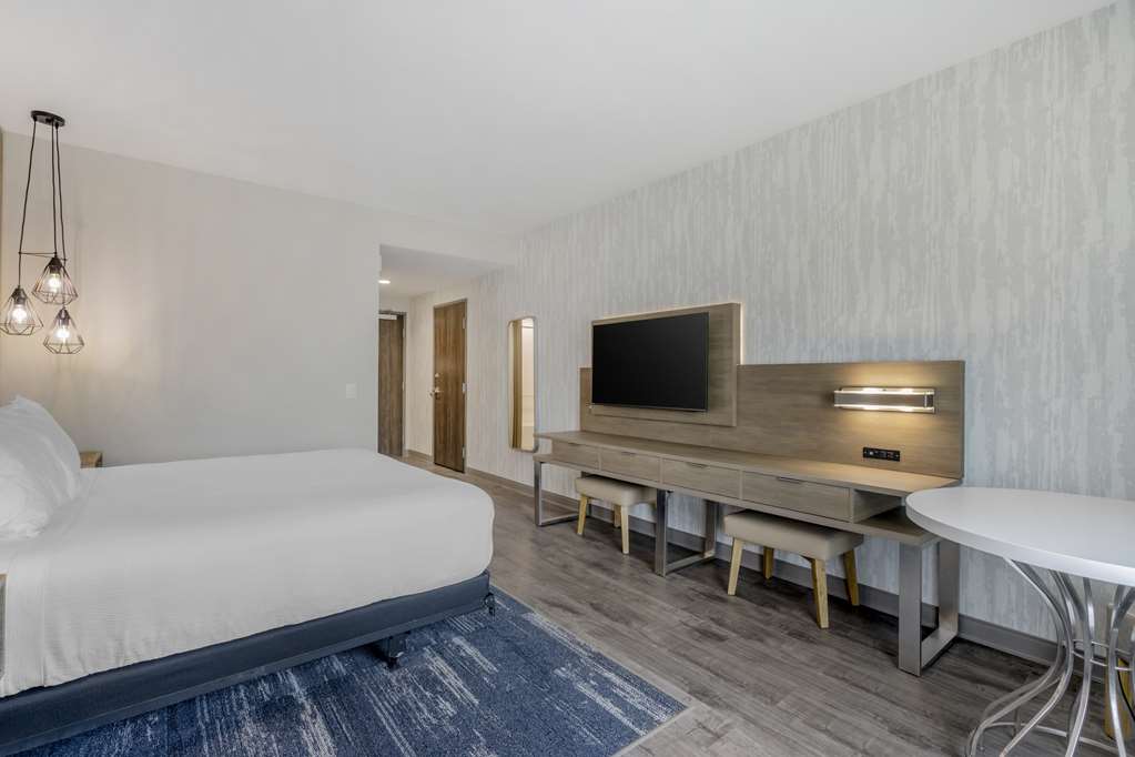 Best Western Plus Winter Haven Inn Suites - photo 20