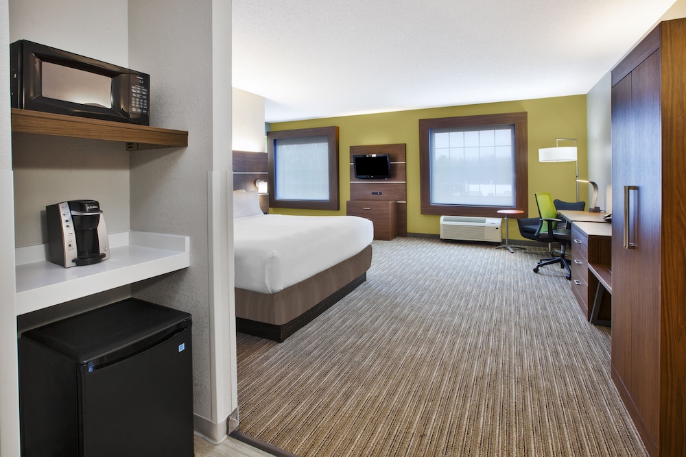 Holiday Inn Express & Suites Manchester by IHG - photo 18