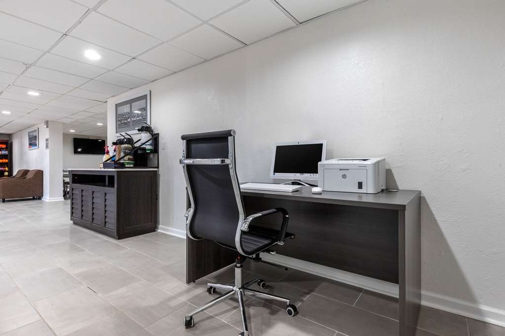 Econo Lodge at the University - photo 24