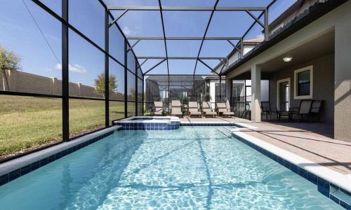 Serene 8 Bedroom Home with Theater in Champions Gate — 4-Star Luxury Hotel in Davenport, United States