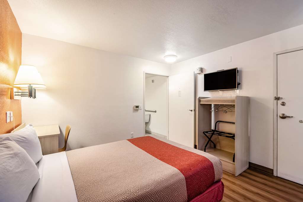 Motel 6 Youngtown AZ Phoenix Sun City - photo 12