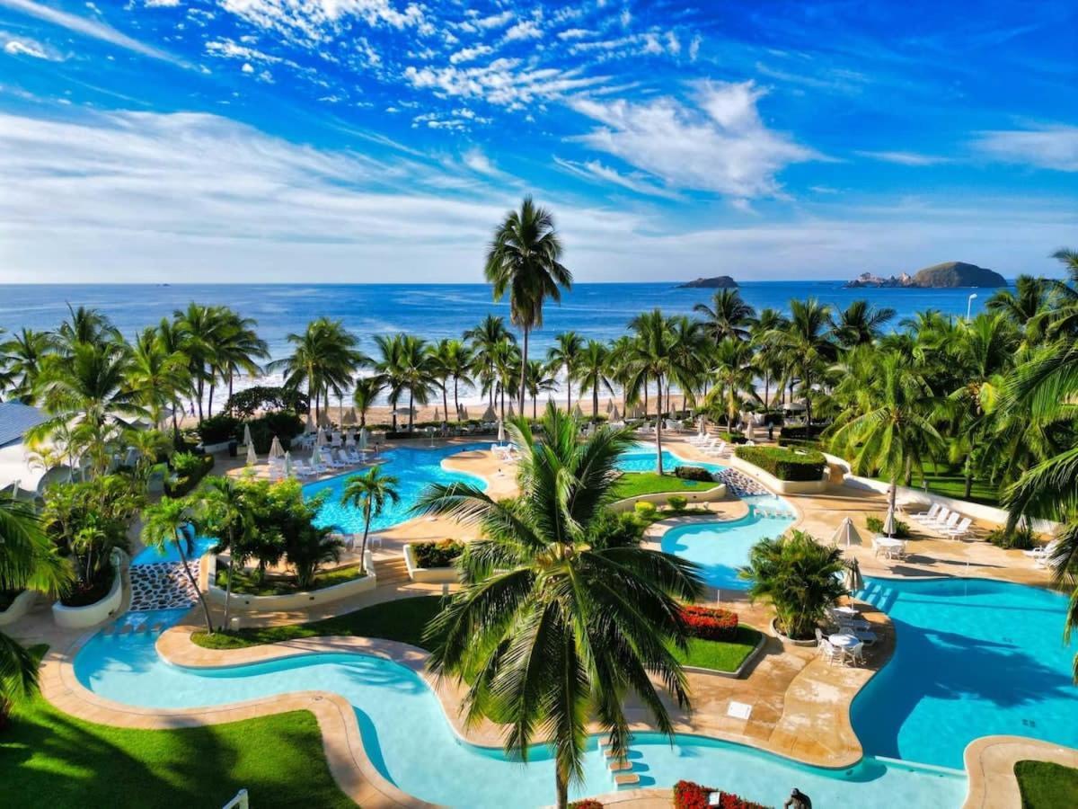 Elegant Beachfront Studio in Monarca Ixtapa — 4-Star Luxury Hotel in Ixtapa, Mexico