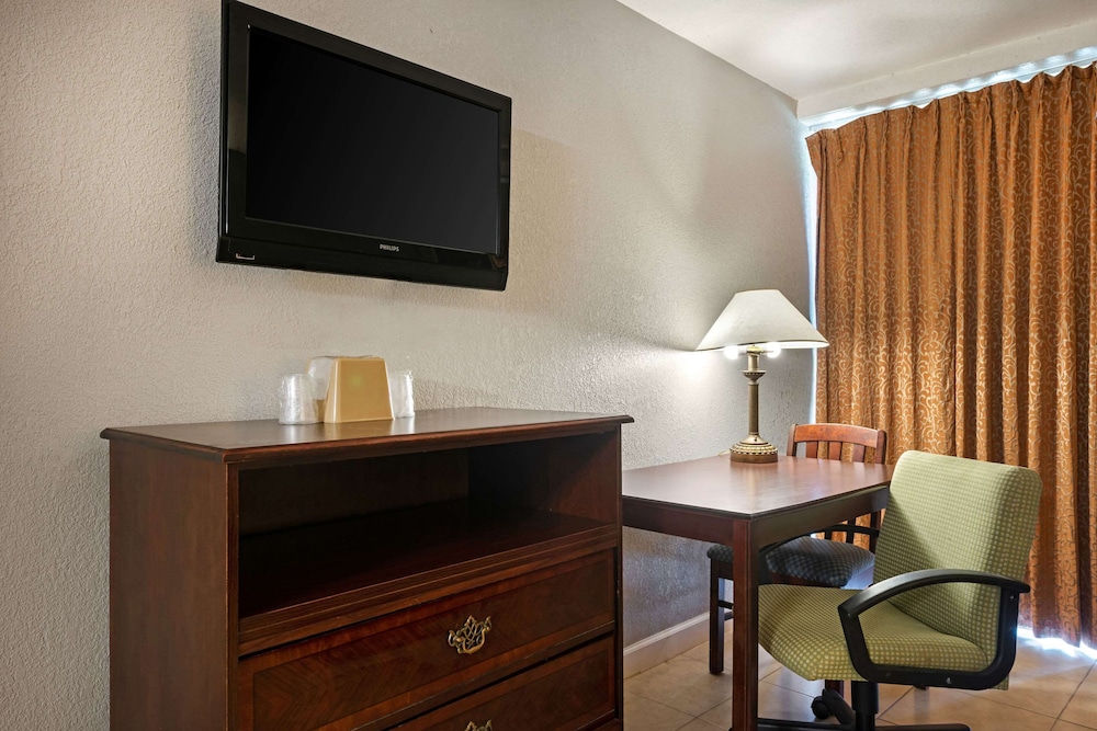 Rodeway Inn Clermont - photo 10