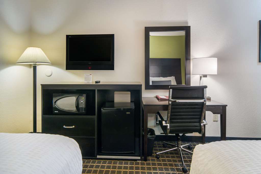 Clarion Inn & Suites Weatherford South - photo 13