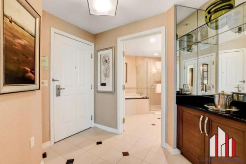 MGM Signature 30 721 1Br2Ba F1 Strip View Balcony