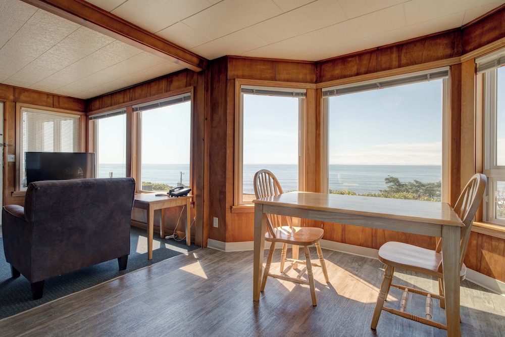 Ester Lee Oceanview Inn - photo 84