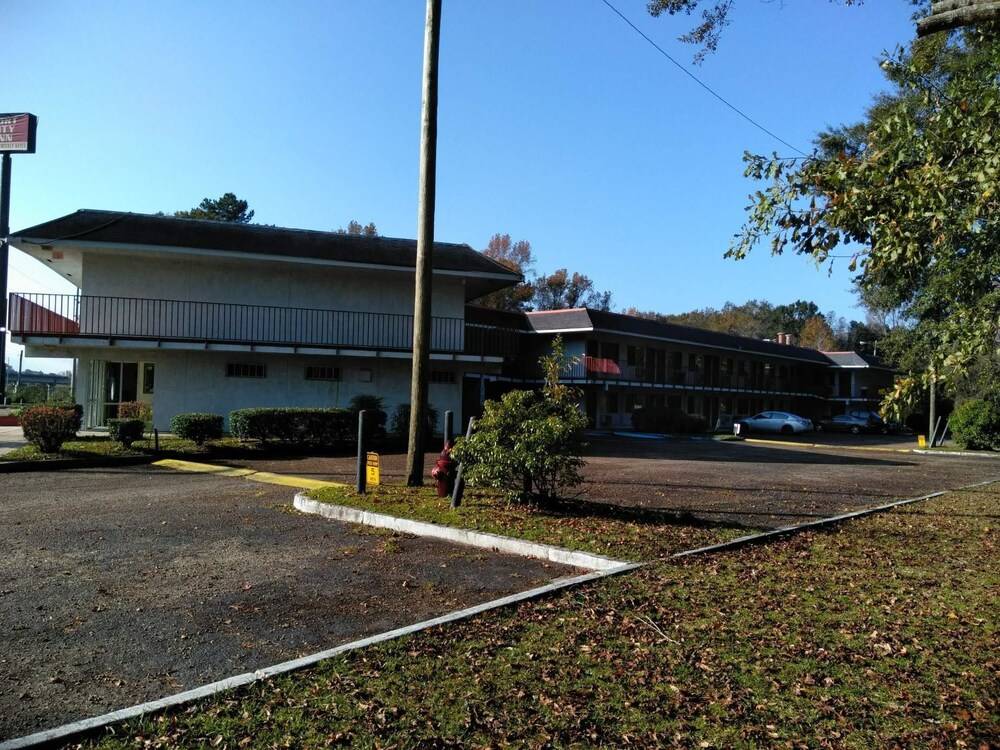 Port City Inn - photo 13