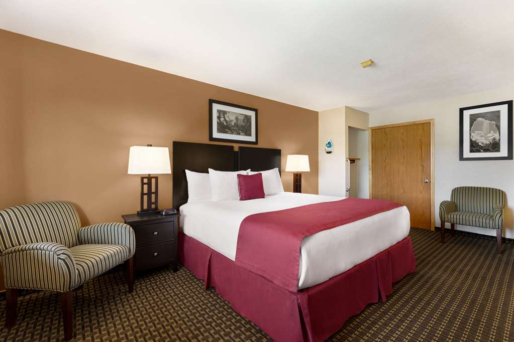 Baymont by Wyndham Cortez - carbon neutral hotel in Cortez
