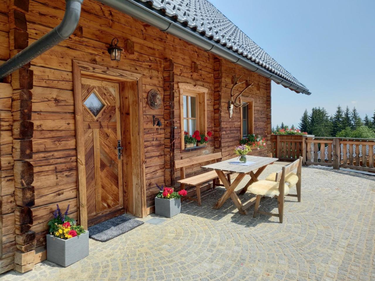 Almchalet Schuster - carbon neutral hotel in Diex