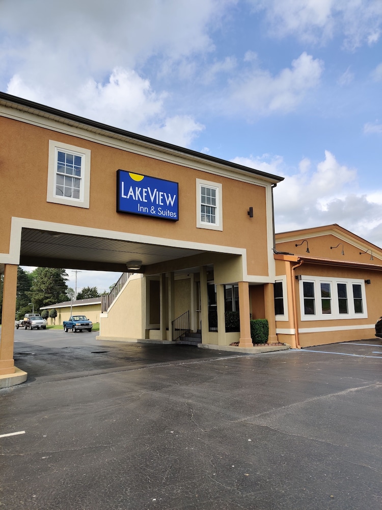 Lake View Inn & Suites - featured photo