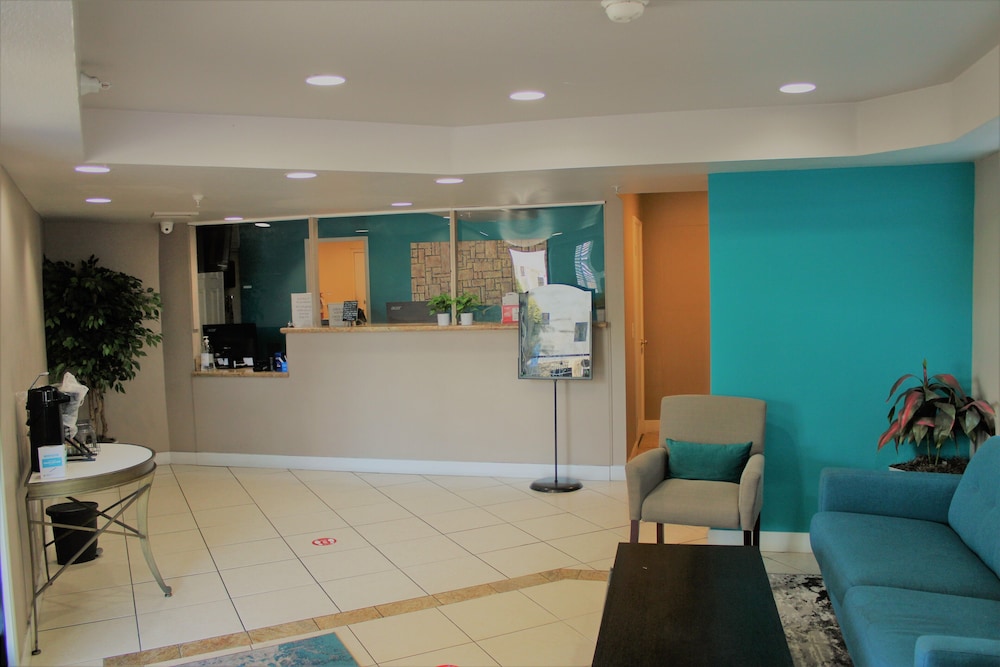 Rancho San Diego Inn and Suites - photo 22