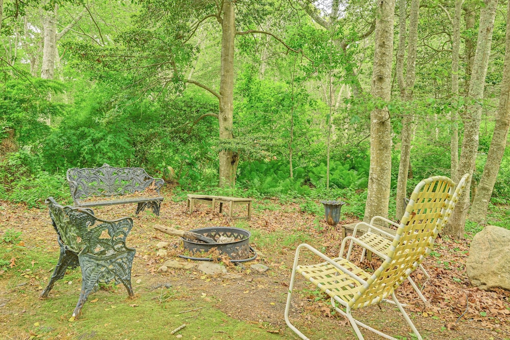20 acre Hamptons Nature Escape w Hot Tub & Pool — hotel in East Hampton