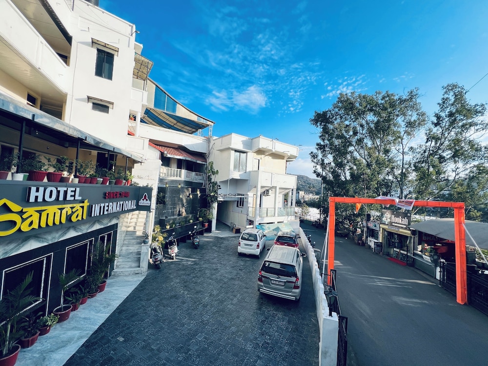 Hotel Samrat International - carbon neutral hotel in Abu